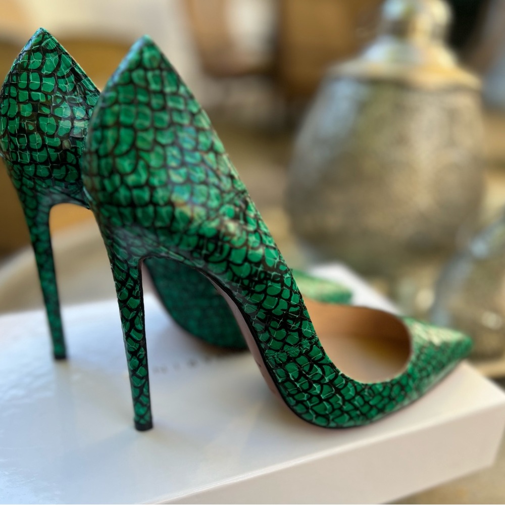 Chic Green Patterned Heels